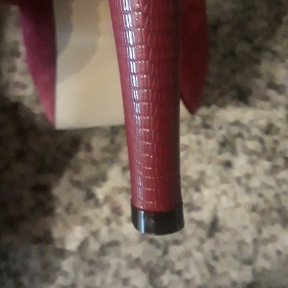 Shoes - Picture 5 of 8